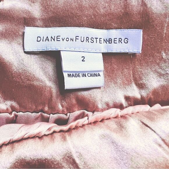 Vintage Diane Von Furstenberg 100% silk pink mini skirt size XS - Picture 3 of 11